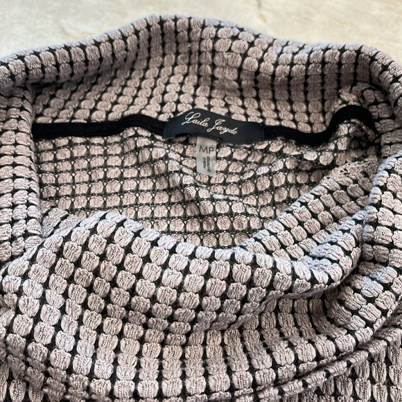 Laila Jayde Textured Cowl Neck Dolman‎ Sleeve Top Gray Beige Black Medium Petite - Picture 4 of 12